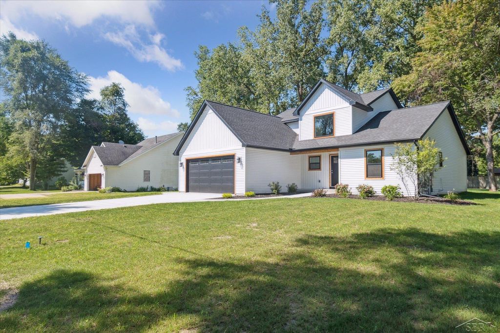 1202 S Hemlock Road, Richland Twp, MI 48626