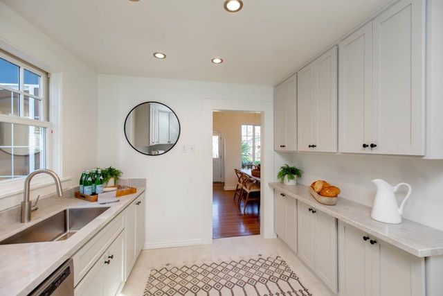 1427 Bay St, Alameda, CA 94501