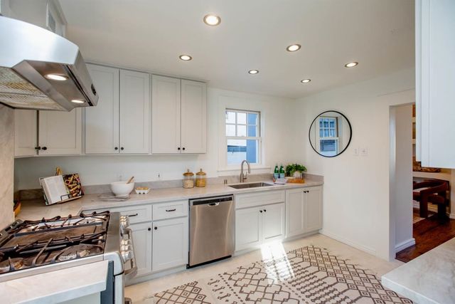 1427 Bay St, Alameda, CA 94501