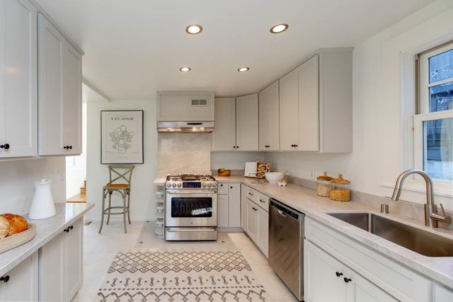 1427 Bay St, Alameda, CA 94501