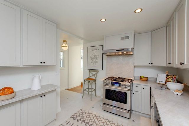 1427 Bay St, Alameda, CA 94501