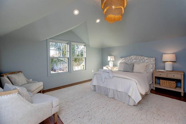 1427 Bay St, Alameda, CA 94501