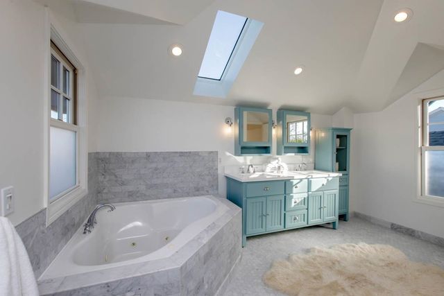 1427 Bay St, Alameda, CA 94501