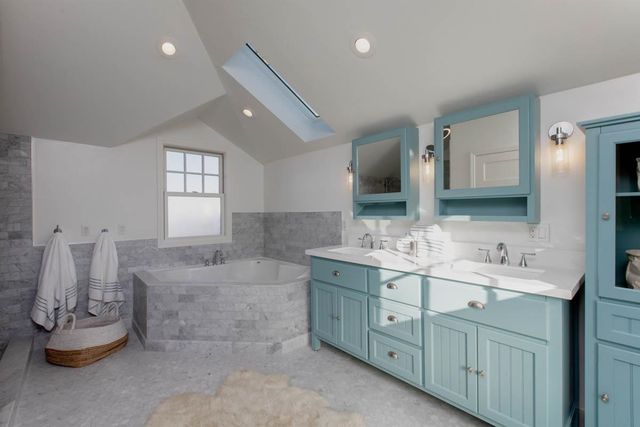 1427 Bay St, Alameda, CA 94501