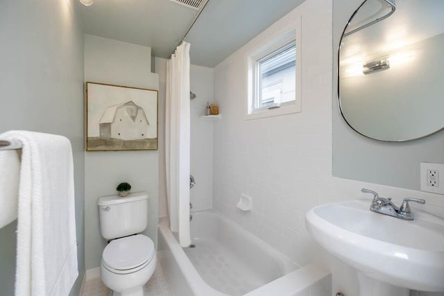 1427 Bay St, Alameda, CA 94501