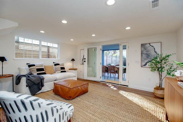 1427 Bay St, Alameda, CA 94501