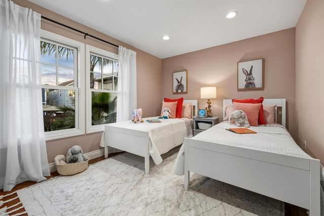 1427 Bay St, Alameda, CA 94501