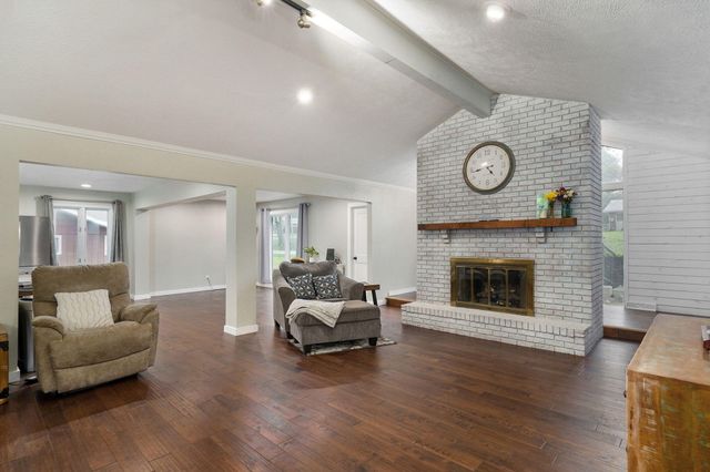 1050 E Camorene Street, Springfield, MO 65803