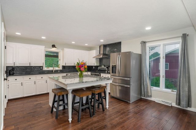1050 E Camorene Street, Springfield, MO 65803