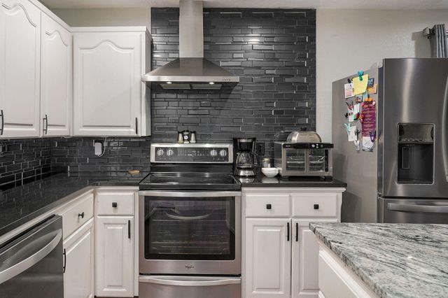 1050 E Camorene Street, Springfield, MO 65803