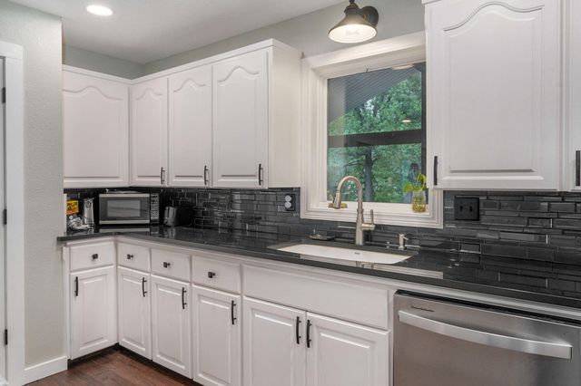 1050 E Camorene Street, Springfield, MO 65803
