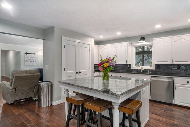 1050 E Camorene Street, Springfield, MO 65803