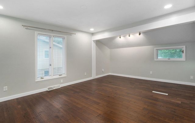 1050 E Camorene Street, Springfield, MO 65803