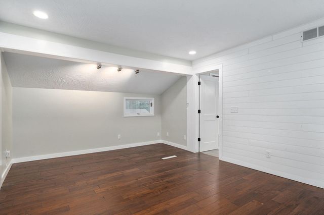 1050 E Camorene Street, Springfield, MO 65803