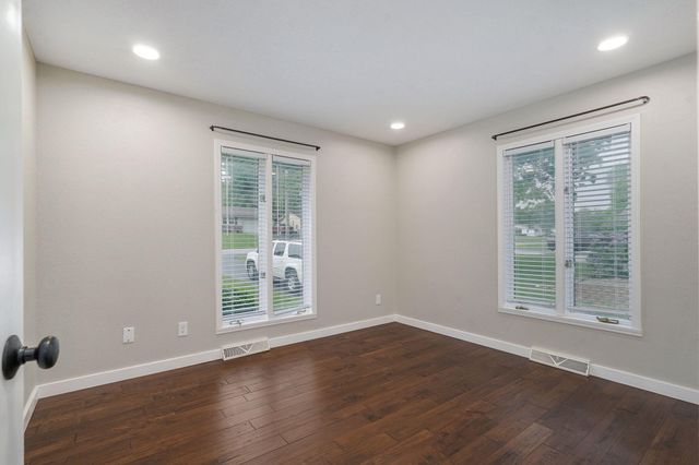 1050 E Camorene Street, Springfield, MO 65803