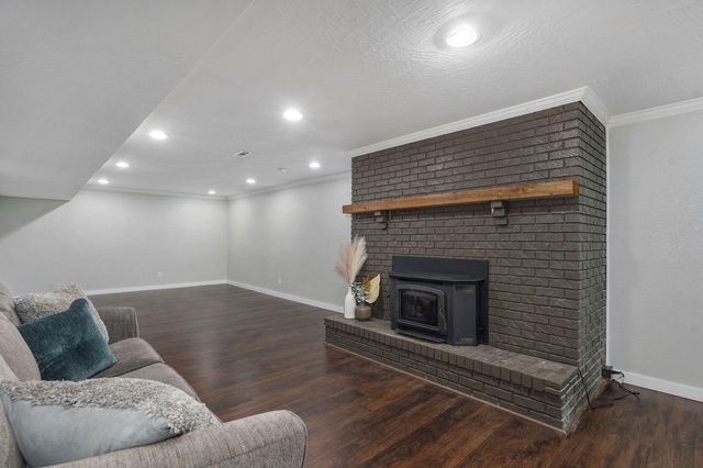 1050 E Camorene Street, Springfield, MO 65803
