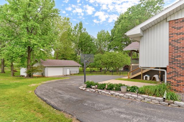 1050 E Camorene Street, Springfield, MO 65803