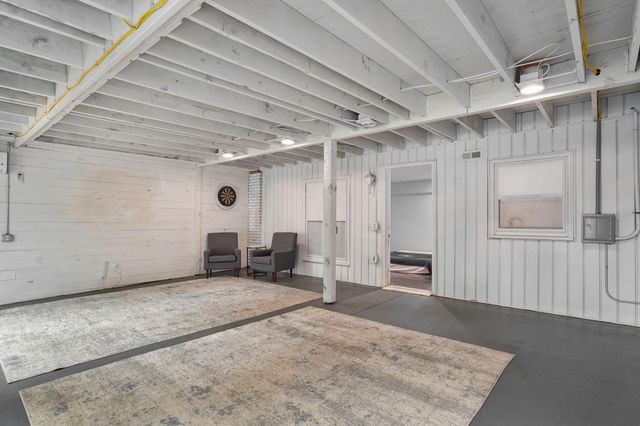 1050 E Camorene Street, Springfield, MO 65803