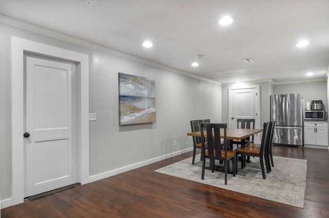 1050 E Camorene Street, Springfield, MO 65803