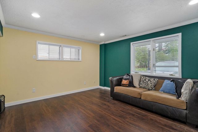 1050 E Camorene Street, Springfield, MO 65803