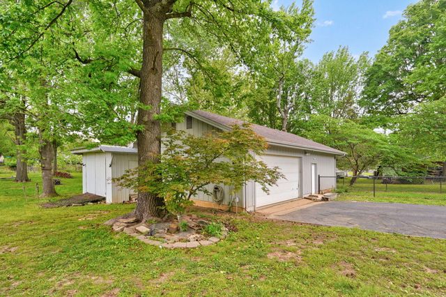 1050 E Camorene Street, Springfield, MO 65803