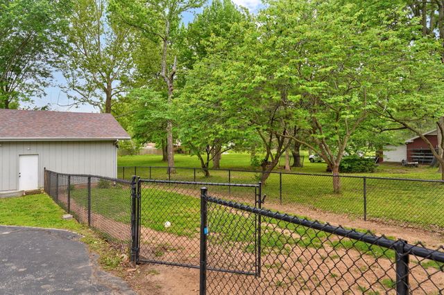 1050 E Camorene Street, Springfield, MO 65803