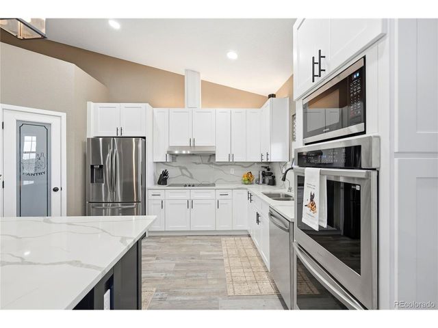 59601 E 56th Ave, Strasburg, CO 80136