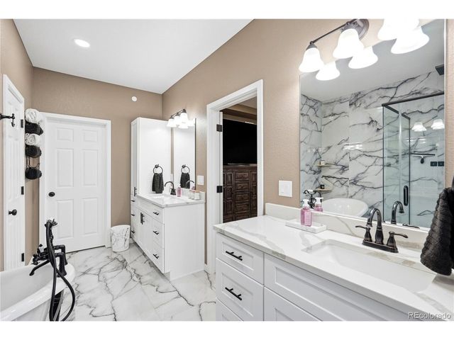 59601 E 56th Ave, Strasburg, CO 80136