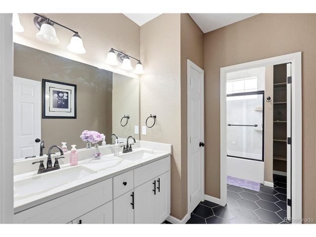 59601 E 56th Ave, Strasburg, CO 80136