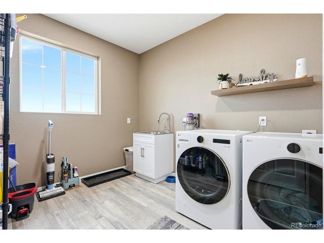 59601 E 56th Ave, Strasburg, CO 80136