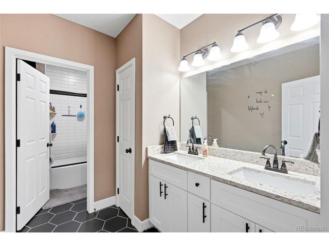 59601 E 56th Ave, Strasburg, CO 80136