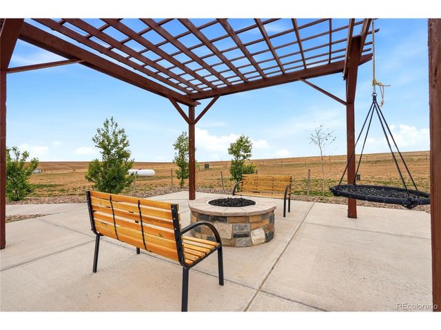59601 E 56th Ave, Strasburg, CO 80136