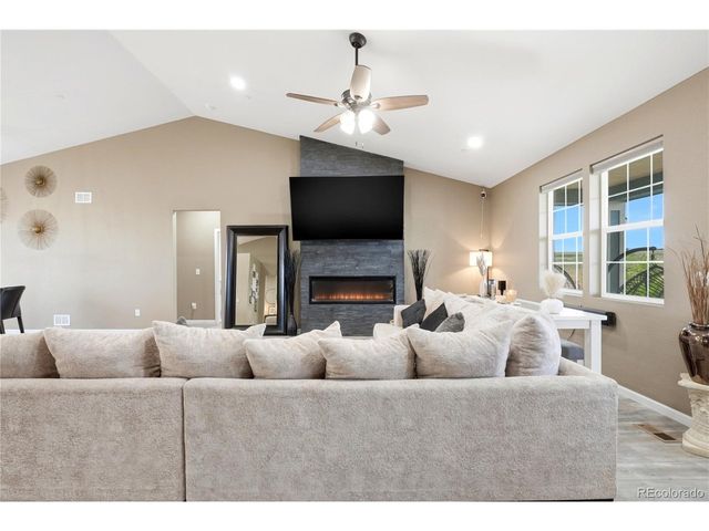 59601 E 56th Ave, Strasburg, CO 80136