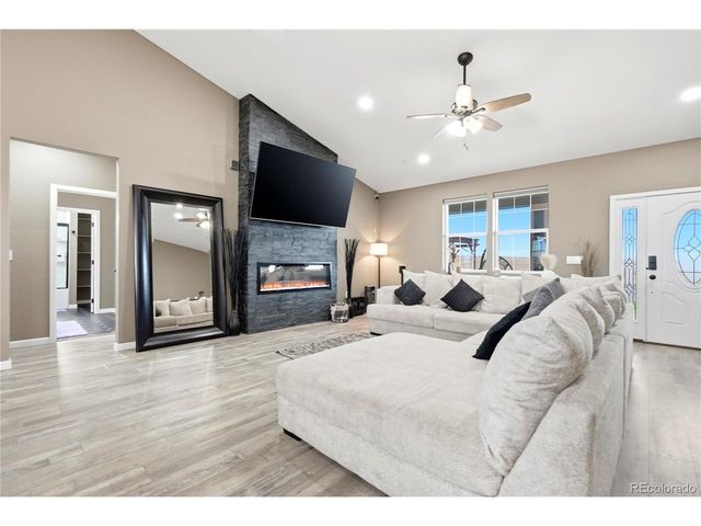 59601 E 56th Ave, Strasburg, CO 80136