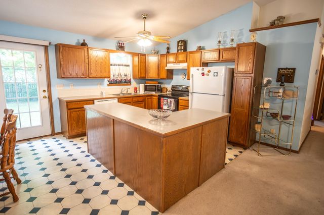 2613 W 44th St S, Wichita, KS 67217