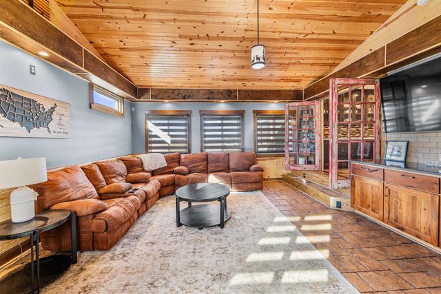 1064 E Lapsley Rd, Assaria, KS 67416