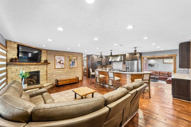 1064 E Lapsley Rd, Assaria, KS 67416