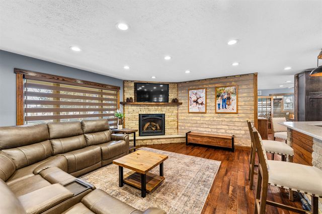 1064 E Lapsley Rd, Assaria, KS 67416