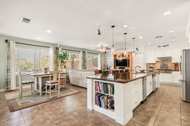 864 Spotted Pony Ln, Rocklin, CA 95765