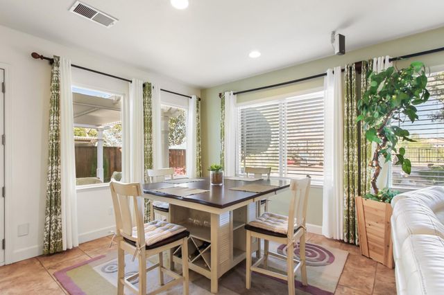 864 Spotted Pony Ln, Rocklin, CA 95765