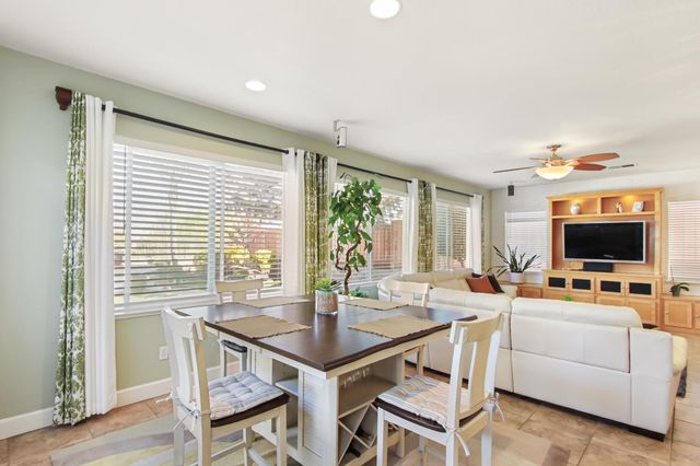 864 Spotted Pony Ln, Rocklin, CA 95765