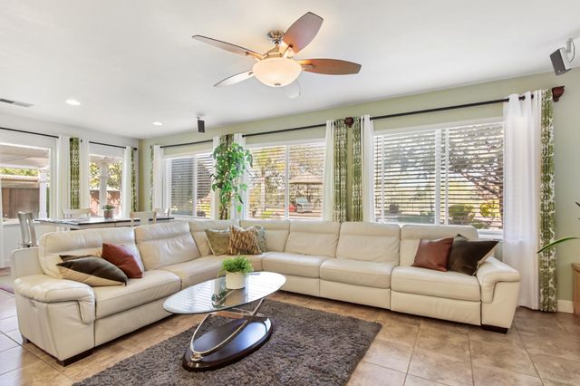 864 Spotted Pony Ln, Rocklin, CA 95765