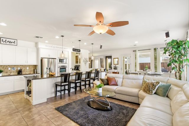 864 Spotted Pony Ln, Rocklin, CA 95765