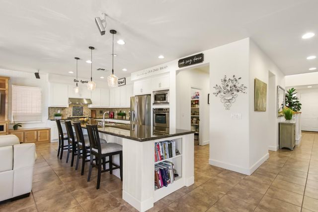 864 Spotted Pony Ln, Rocklin, CA 95765