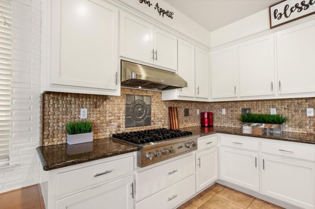 864 Spotted Pony Ln, Rocklin, CA 95765