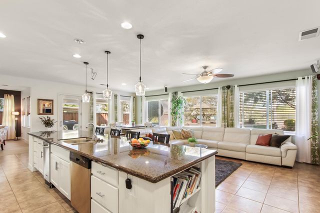 864 Spotted Pony Ln, Rocklin, CA 95765