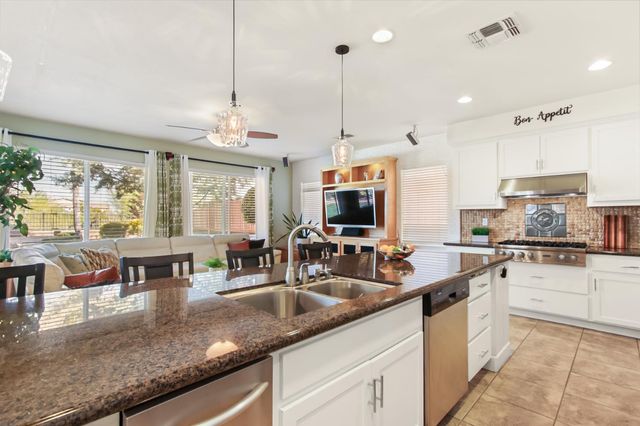 864 Spotted Pony Ln, Rocklin, CA 95765