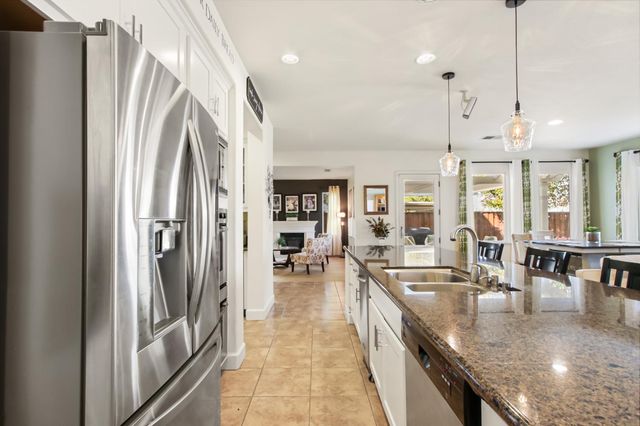 864 Spotted Pony Ln, Rocklin, CA 95765