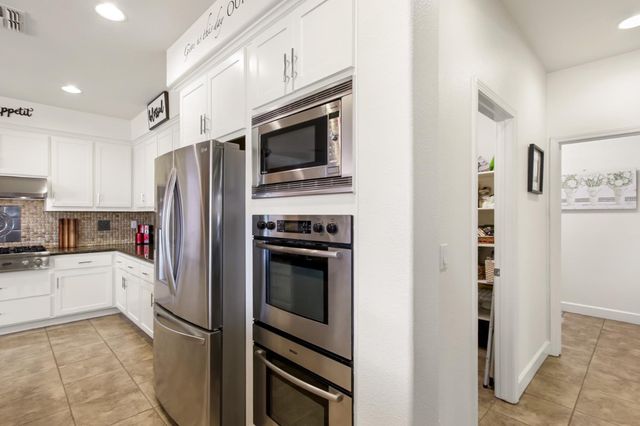 864 Spotted Pony Ln, Rocklin, CA 95765