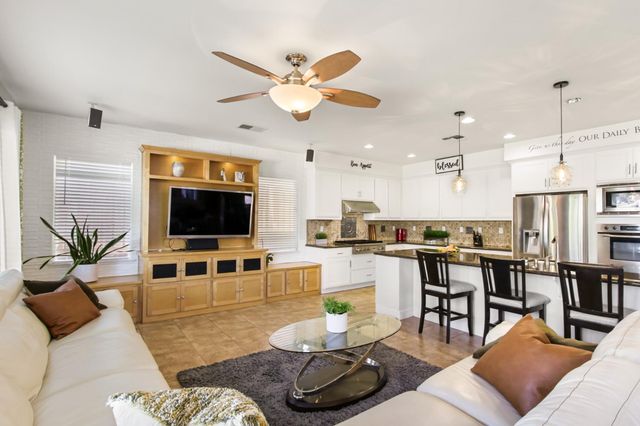 864 Spotted Pony Ln, Rocklin, CA 95765